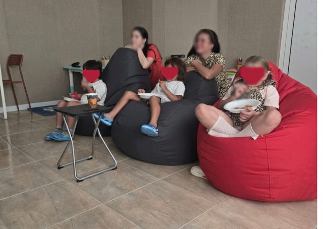 Почивка и четене в кът за отдих